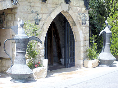  مدخل مطعم «الصخرة» في شملان