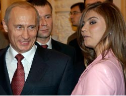 بوتين وكاباييفا في صورة تعود إلى عام 2004