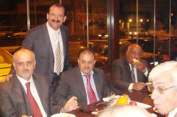 الحاج حسين سويد والحاج علي حسن خليل (الأكثر من صديقين) وجانب من المدعويين
