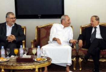 ميشال عون ونبيه بري ومحمد رعد في الدوحة في أيار 2008