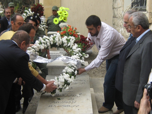 رئيس بلدية النبطية الدكتور كحيل يضع اكليلا من الورد على ضريح محمد بك الفضل