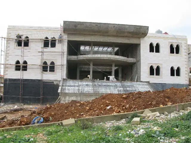  المبنى الجديد لبلدية الخيام خلال تنفيذه