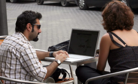 معدّل انتشار الإنترنت 28% في لبنان فيما يصل إلى 35% في الخليج