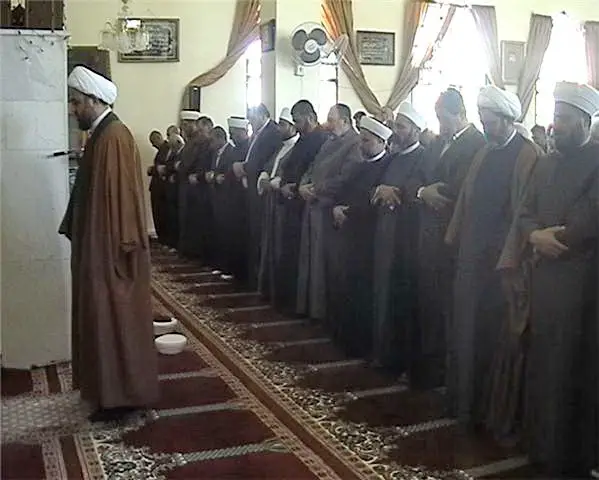 صلاة الجماعة في مسجد كفرشوبا – صورة ادوار العشي – مرجعيون