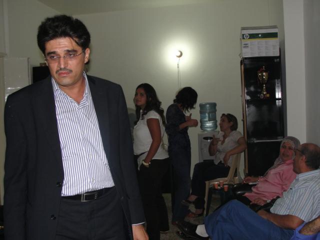 المحامي خليل عباس ادريس في إحدى المناسبات الإجتماعية في مكتب خيام دوت كوم