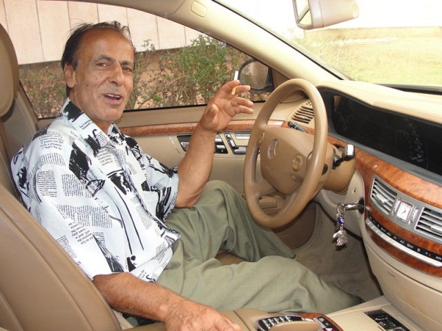 أحمد عبد الحسن مهدي يحب التجوال بسيارته في الخيام