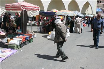 من سوق الخميس الماضي في بنت جبيل