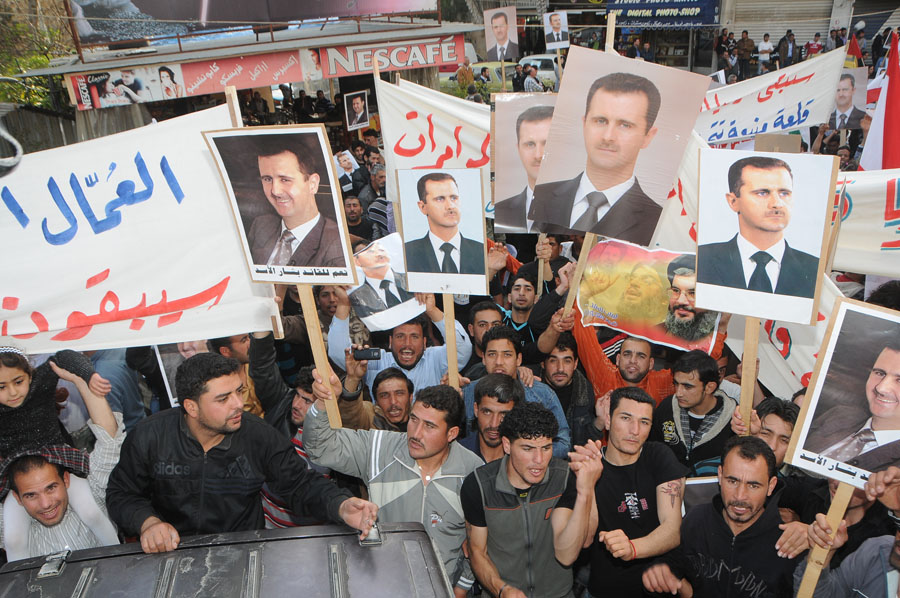 تظاهرة السوريين في النبطية  تأييدا للأسد
