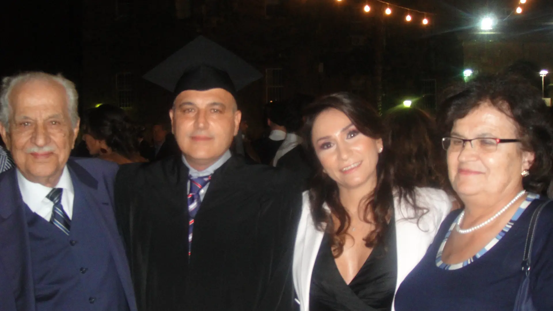 عائلة القسيس تشارك في الجامعة الأميركية بحفل تخرج إبنها فؤاد