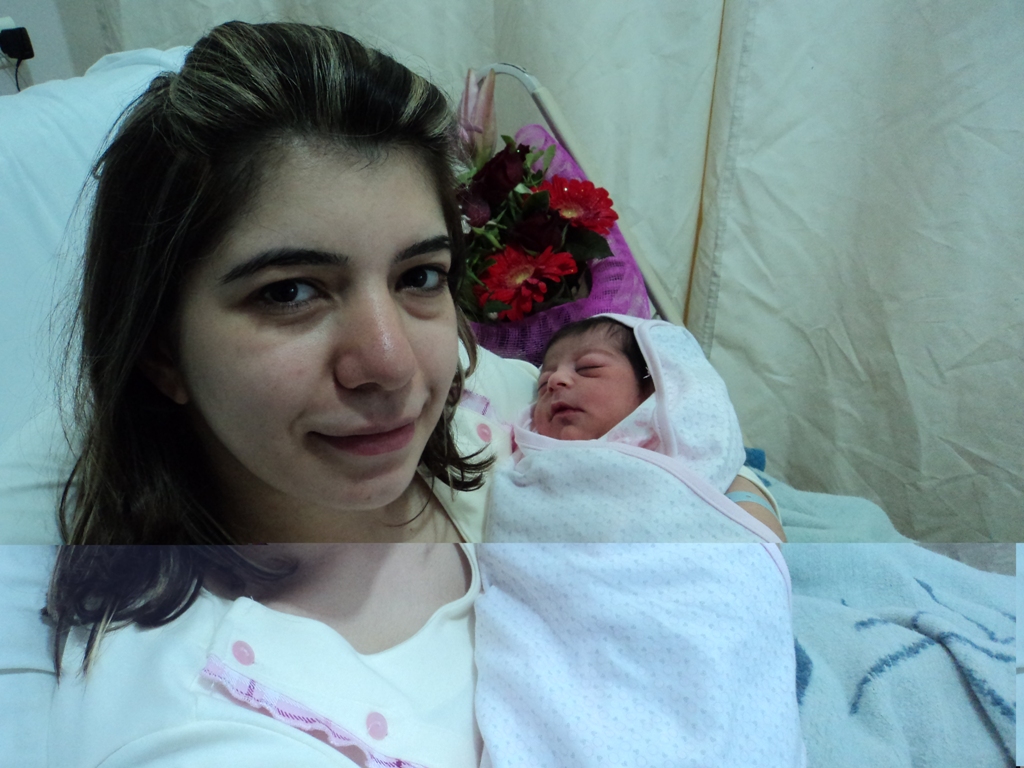 حنان حمد ومولودتها البكر أميرة