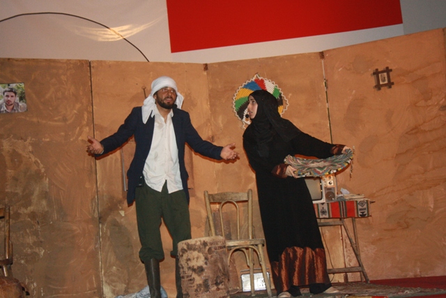 هلا صور يقدم مسرحية  عرس النصر على مسرح ثانوية صور الرسمية  المختلطة