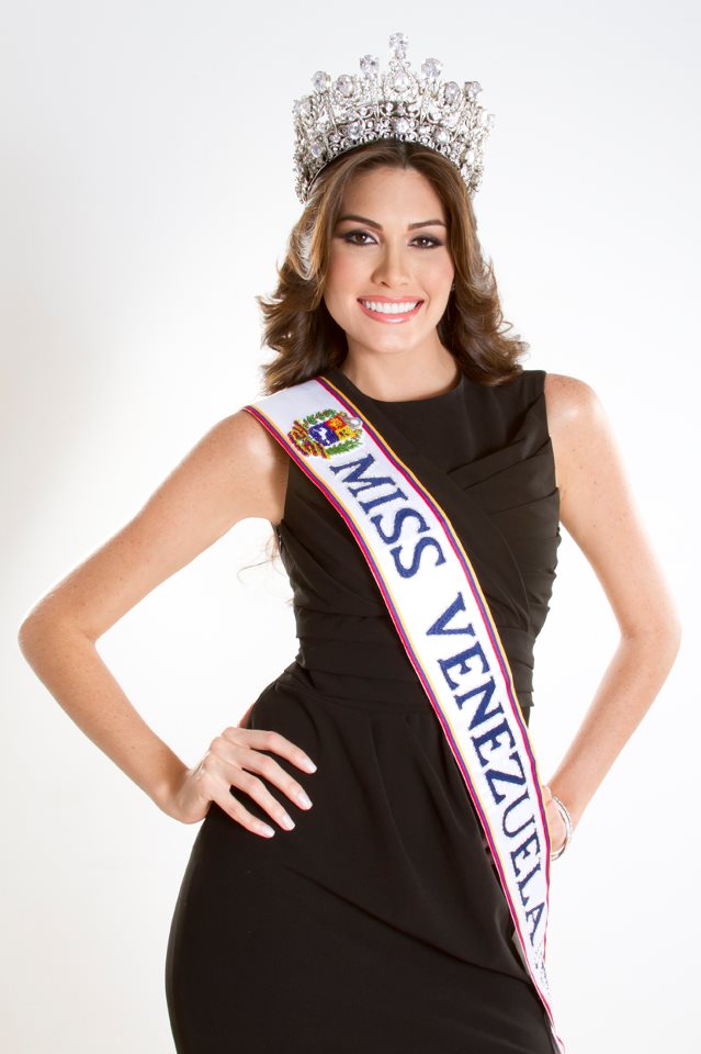 الفنزويلية غابرييلا إيسلر، 25 عاماً، ملكة لجمال الكون 2013 في العاصمة الروسية