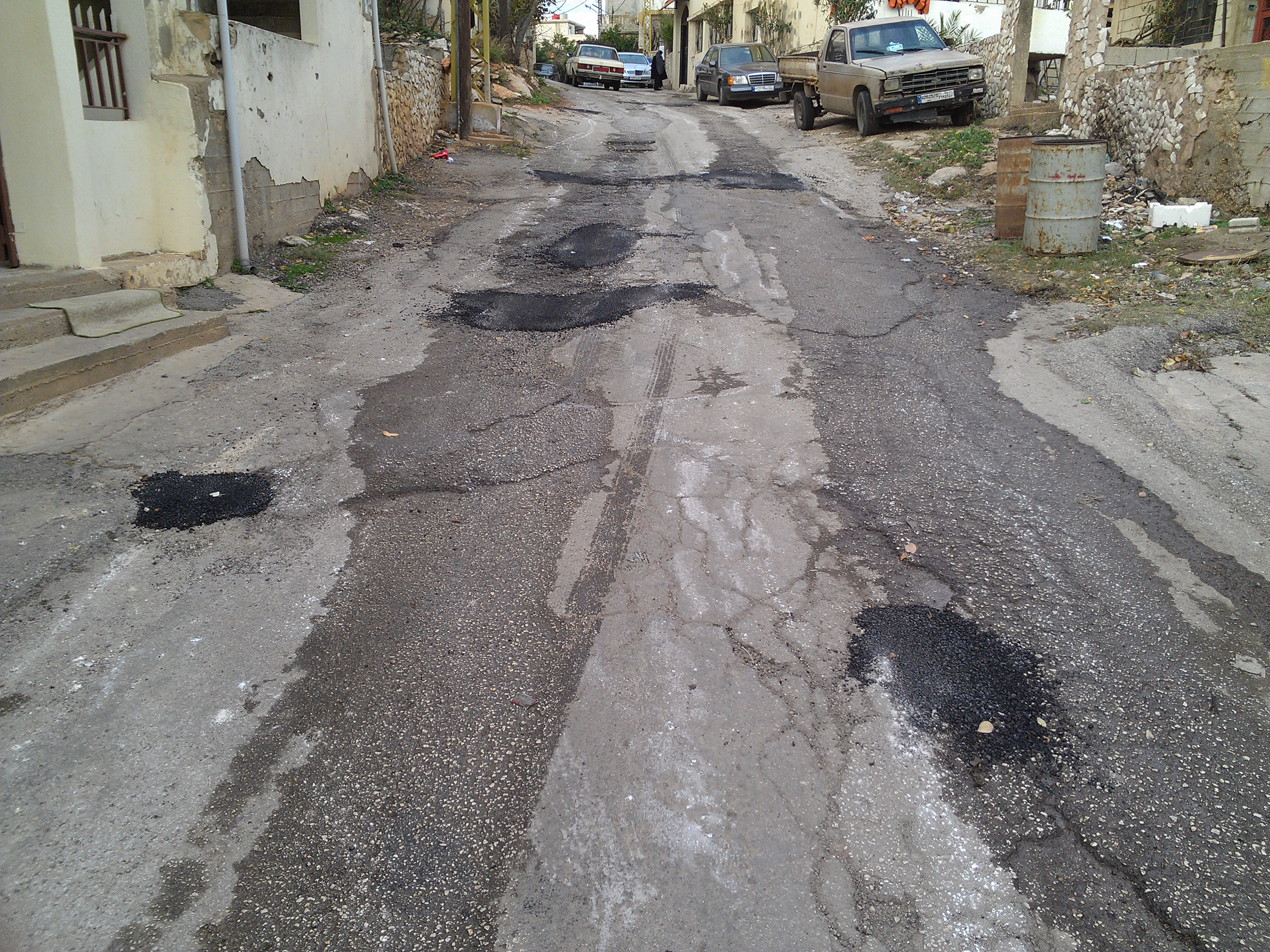 وأخيراً: بلدية الخيام تزفت الحارة الشرقية.. يا فرحة ما تمّت