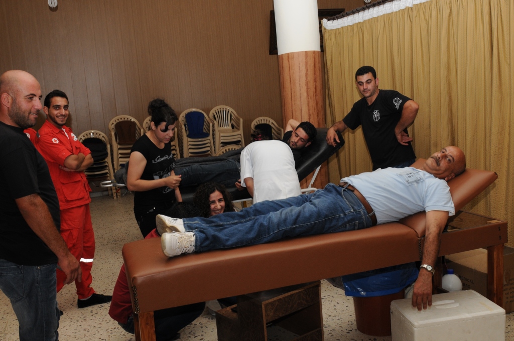 تجمع شبيبة عين قنيا يقيم حملة تبرع بالدم لجرحى الجيش اللبناني ‎