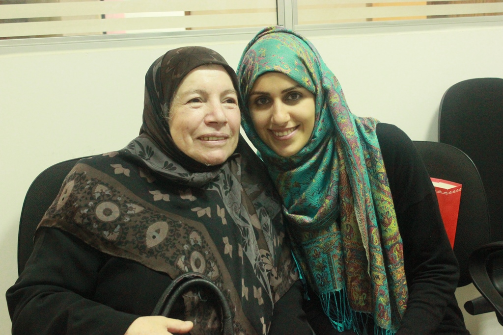الدكتورة حوراء مع المربية الحاجة مريم عطوي