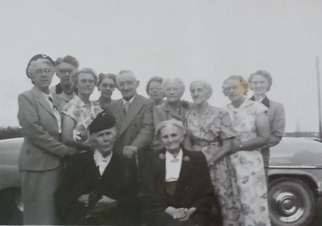 صورة قديمة لعائلة كندية تعود الى العام 1954
