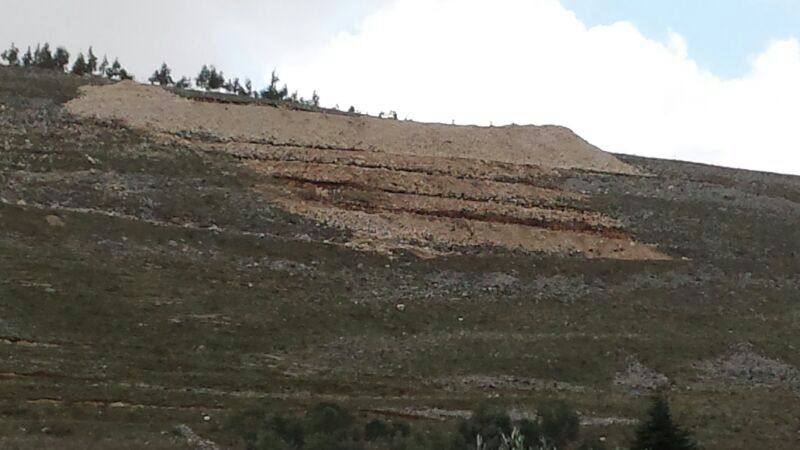 قطعة أرض  في نقطة مرتفعة على تلة الشريقي - شمالي بلدة الخيام، (تبعد خمسون متراً عن خزان الماء بالشريقي)