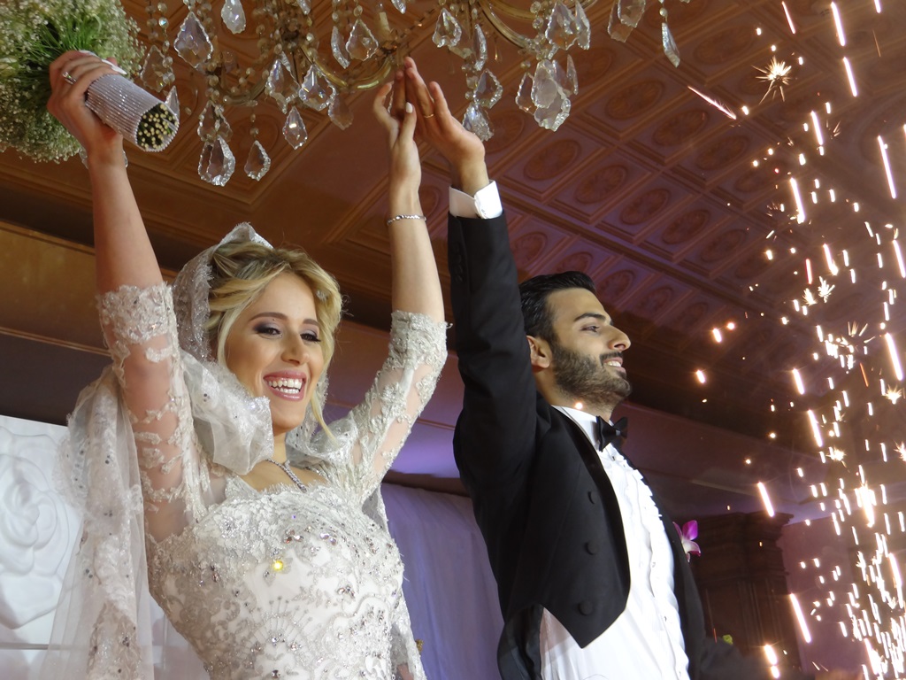 العروس الشابة الحسناء فرح رشيدي وعريسها المهندس علي شريم