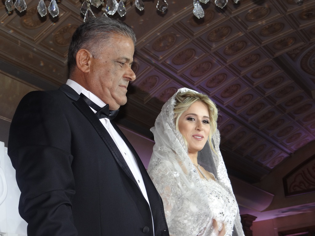 عروستنا الحلوة فرح، مع والدها رجل الأعمال رضا علي رشيدي