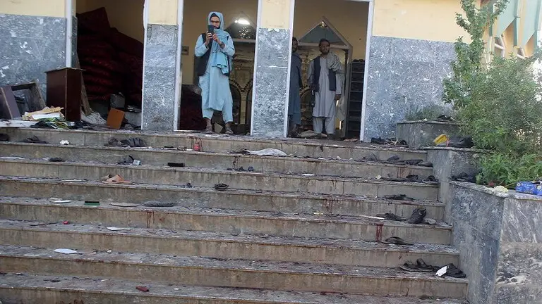 آثار هجوم على مسجد شيعي في قندوز الأفغانية