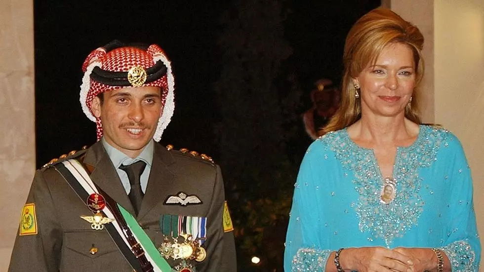 الأمير حمزة ووالدته الملكة نور في عمان 17 أيار/مايو 2007