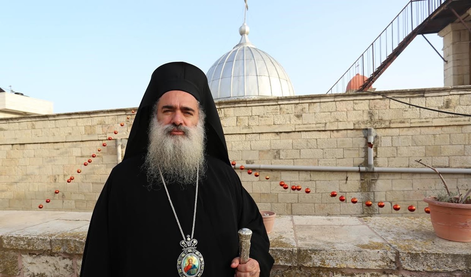 رئيس أساقفة سبسطية للروم الارثوذكس في مدينة القدس المحتلة المطران عطا الله حنا 