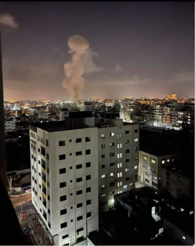 ألسنة الدخان تتصاعد من شمال غرب غزة جراء قصف الاحتلال