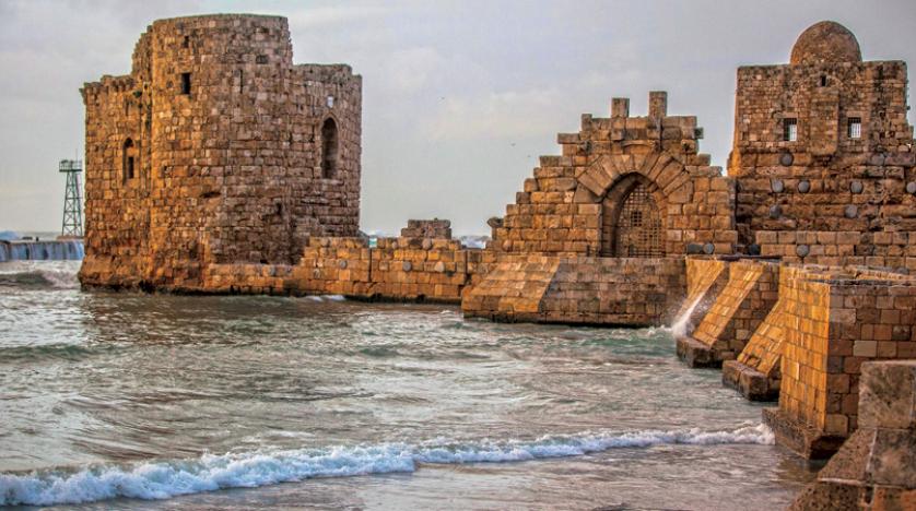 قلعة صيدا تنتصب عند الطرف الغربي للمدينة وتعرف بـ«قصر البحر»