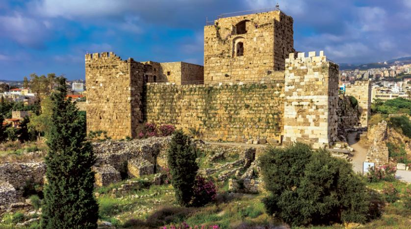قلعة جبيل قبلة السياح الأجانب والعرب في لبنان