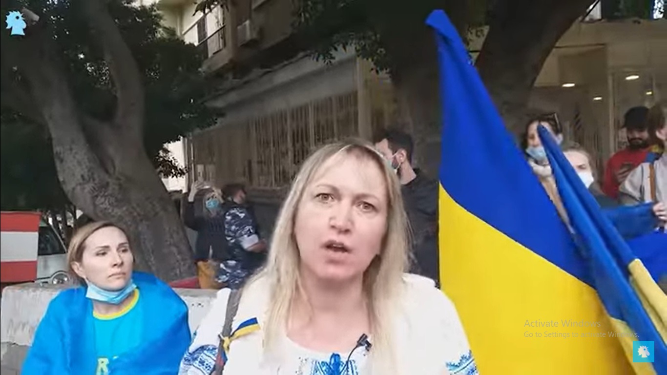 الأوكرانيون خلال تحركهم أمام سفارة روسيا في لبنان