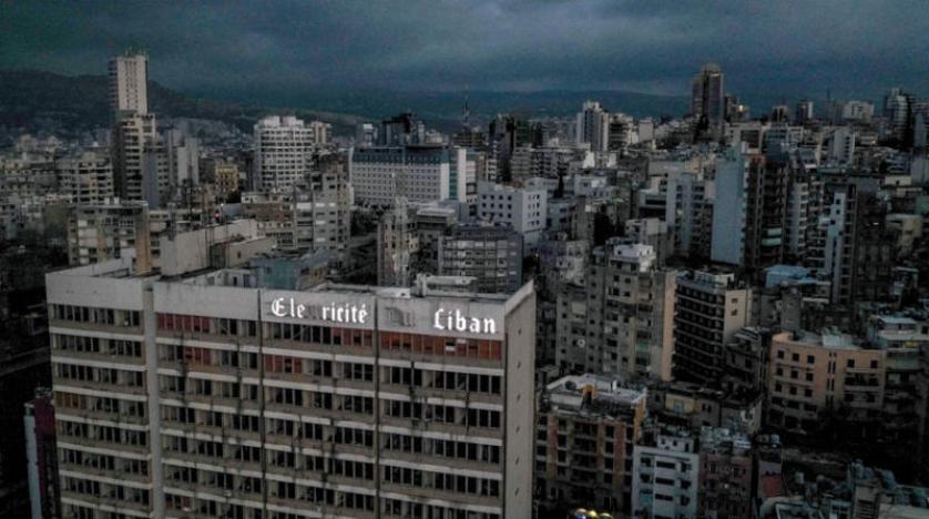 الظلام يخيّم على بيروت (أ.ف.ب)