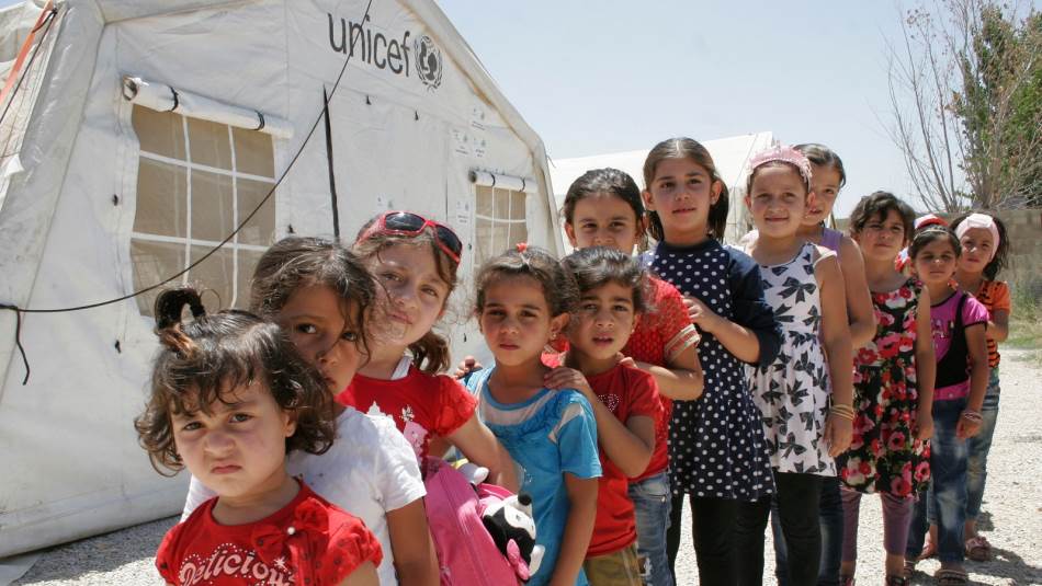 تسعى اليونيسيف ليس إلى دمج الطلاب السوريين بل جعل تعليمهم من مسؤولية وزارة التربية (Getty)