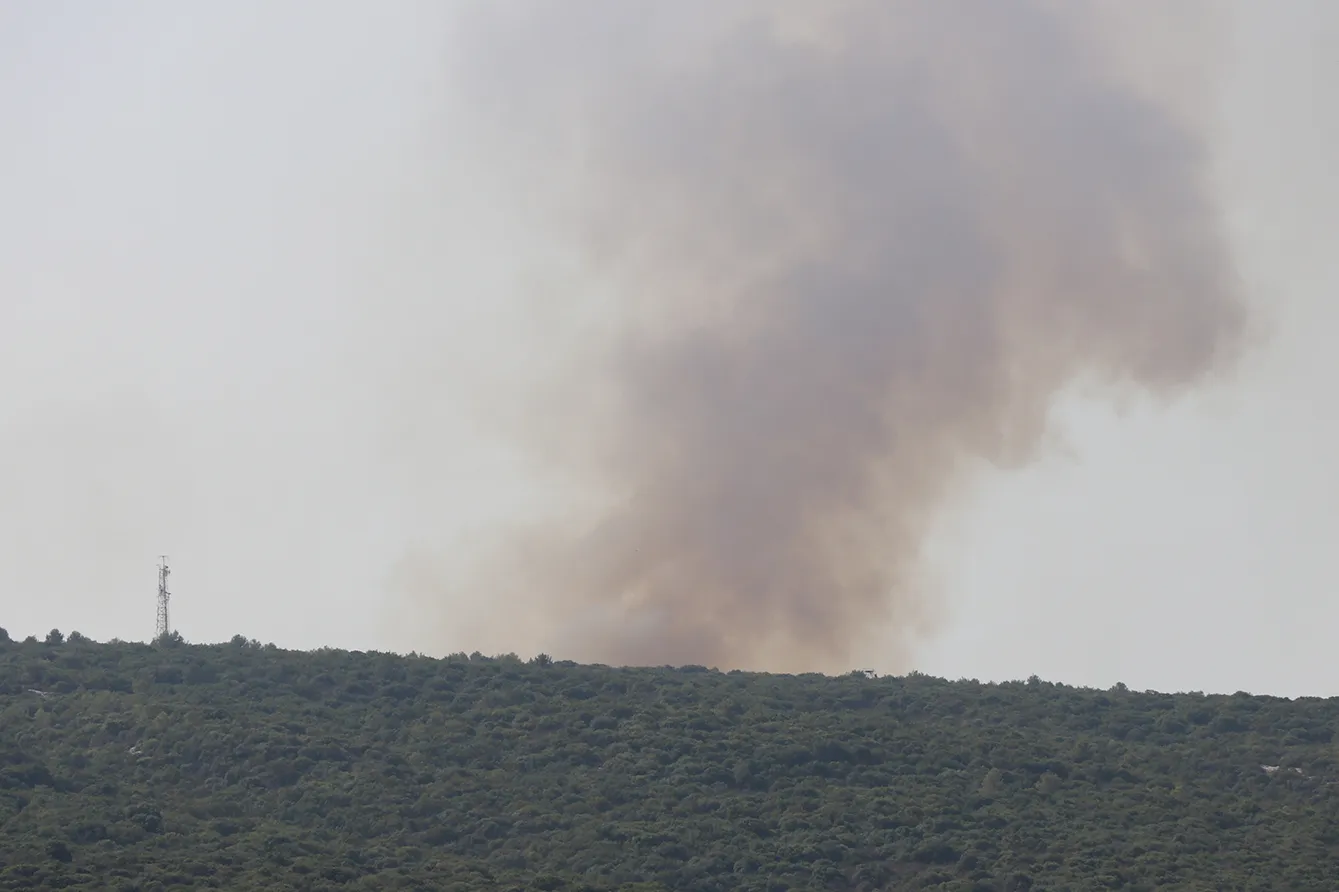 دخان الحرائق.. مشهد يومي في القرى الحدودية جرّاء القصف الإسرائيلي