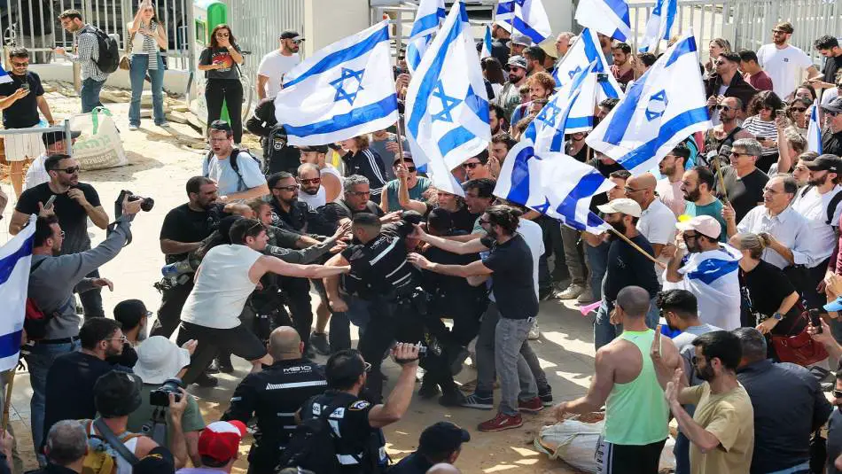 احتجاجات في تل أبيب على التغييرات القضائية (غيتي)