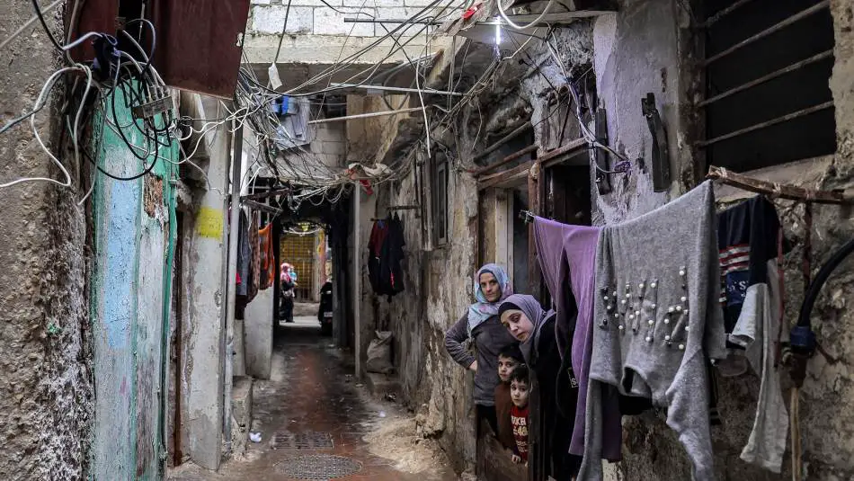 مستويات الفقر في أوساط مجتمع لاجئي فلسطين في لبنان تبلغ 80 بالمئة (Getty)