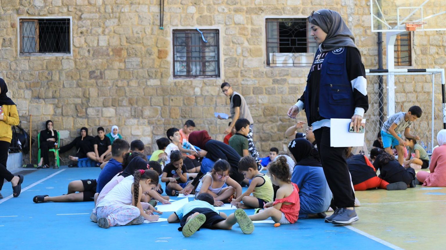 أنشطة لأطفال في أحد مراكز الإيواء في صيدا