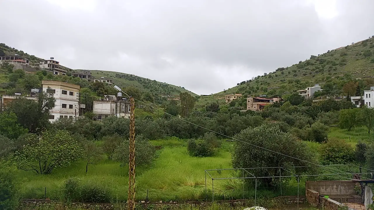 (الصورة للباحة الأماميّة لمنزل أحمد مراد)