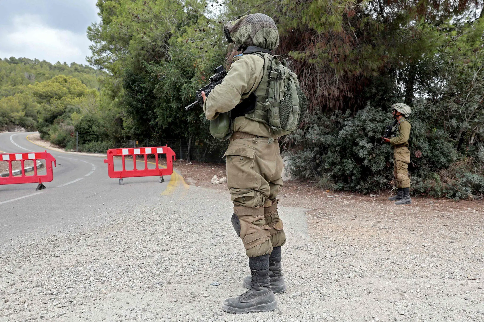 جندي إسرائيلي عند الحدود مع لبنان