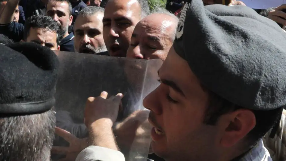ليست المرة الأولى التي تتعمد فيها العناصر الأمنية الاعتداء على المحتجين (علي علّوش)
