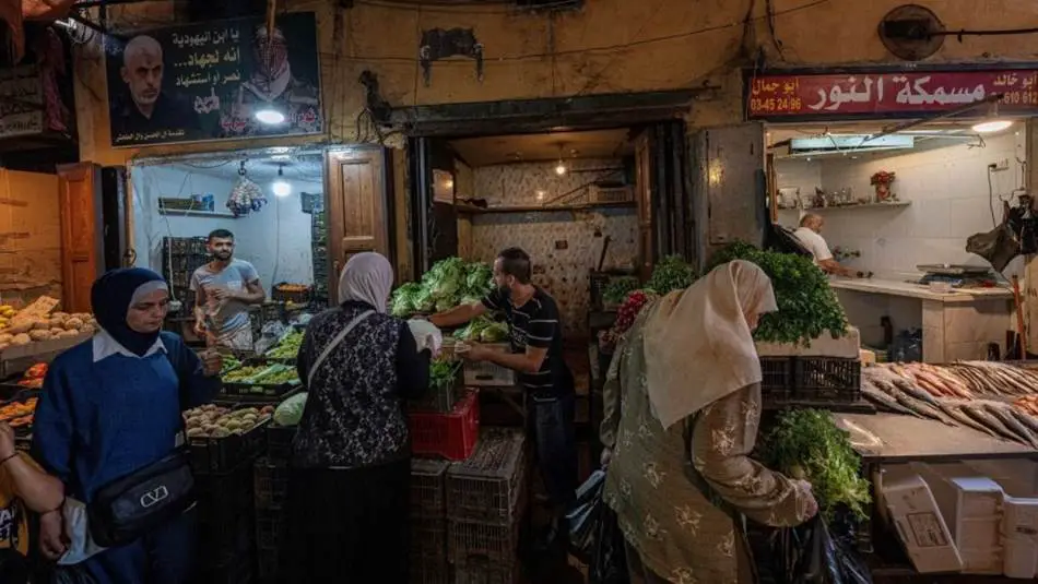 القطاعات الاقتصادية في لبنان تدفع فاتورة الحرب (Getty)