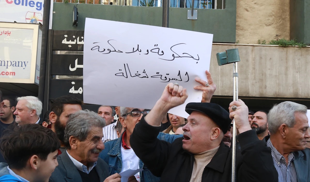 أعلنت رابطة موظفي الإدارة العامة التوقف عن العمل ابتداءً من الغد 