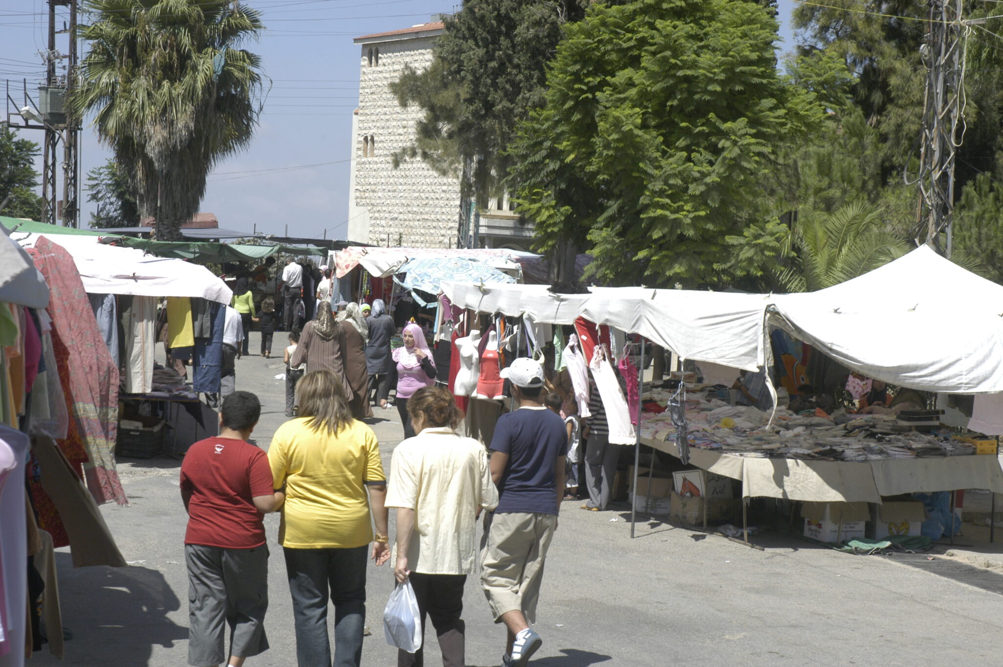سوق الجمعة في بلدة تبنين
