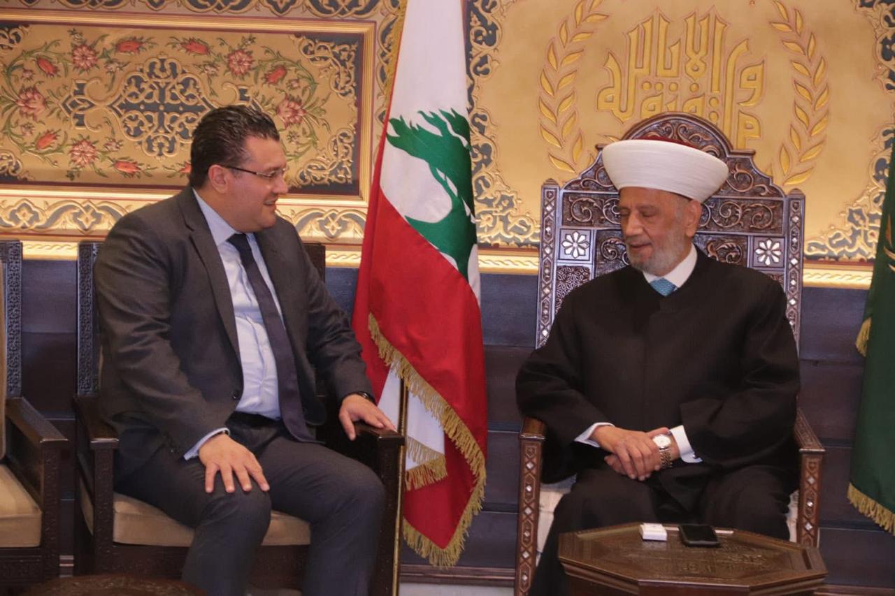 مفتي الجمهورية اللبنانية الشيخ عبد اللطيف دريان والمحامي حسن عفيف كشلي