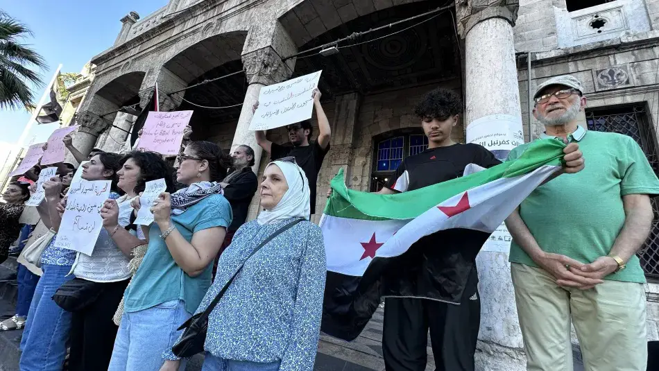 أهالي المعتقلين في سجون لبنان معتقلو رأي على خلفية الثورة السورية (Getty)