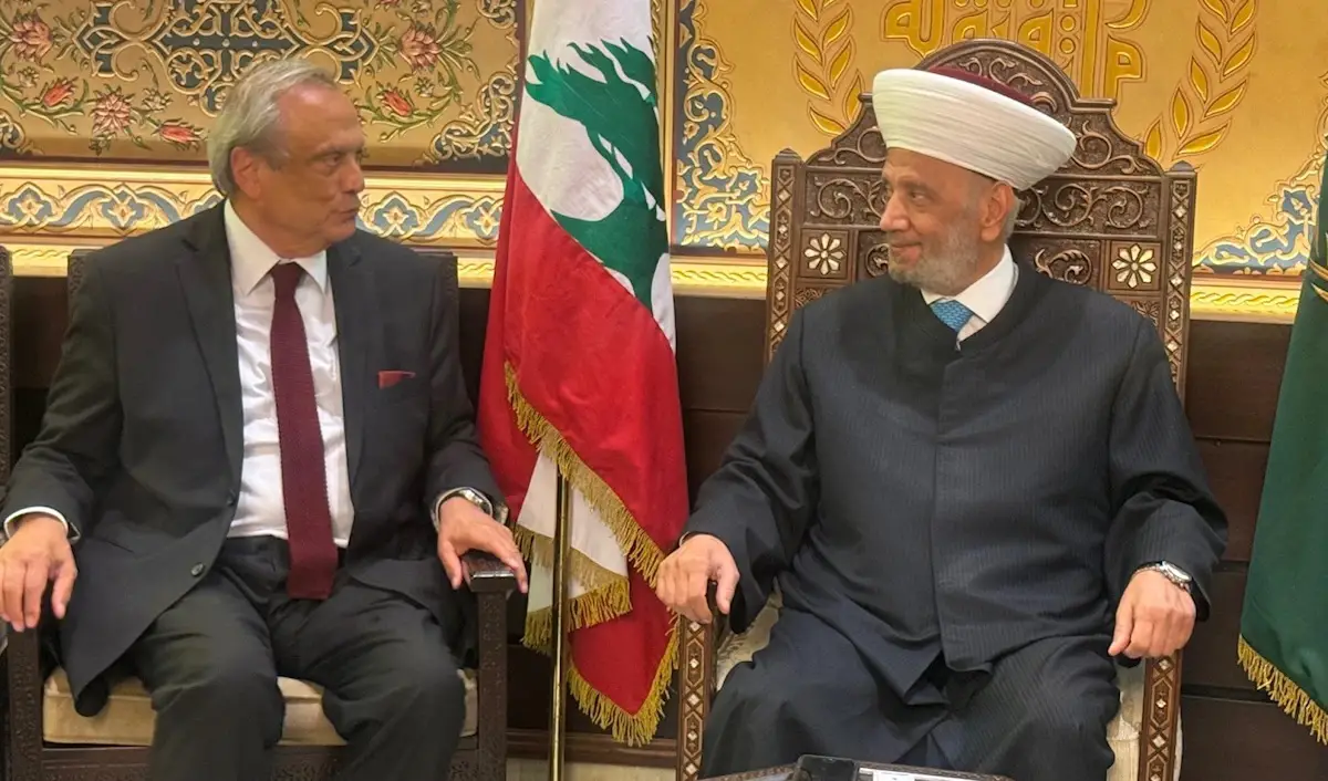 المدير العام لـ«مصرف الإسكان» أنطوان حبيب خلال زيارته مفتي الجمهورية (دار الفتوى)