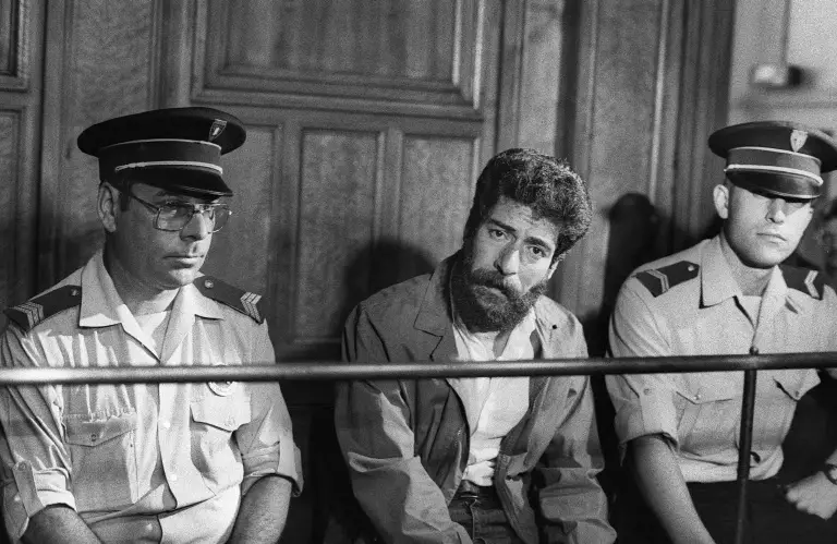 جورج عبدالله لدى محاكمته في ليون الفرنسية عام 1986 (أ ف ب).
