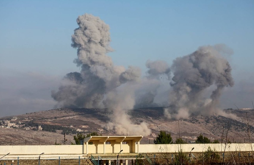 قال وزير خارجية لبنان السابق عدنان منصور: إسرائيل لم تنسحب من النقاط الخمس المحتلة وغير النقاط الخمس ولم تسمح للبنانيين بالعودة إلى قراهم (رويترز)