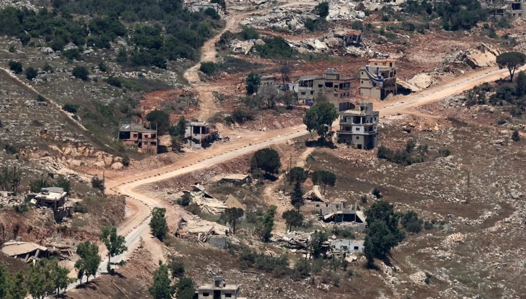 دمار في جنوب لبنان (أ ف ب).