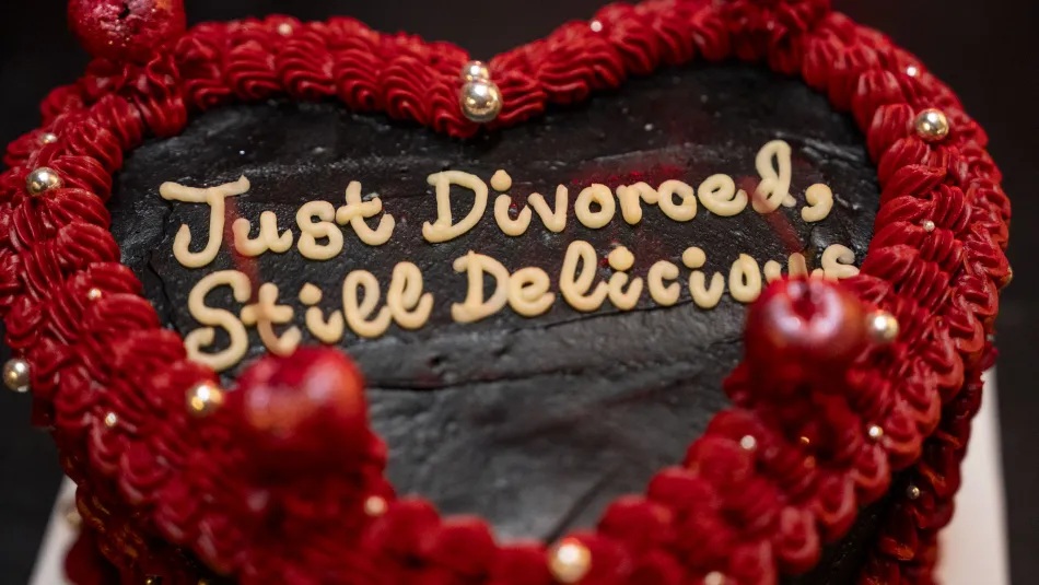 العلاقة الجنسية عنصر أساسي في استقرار العلاقة الزوجية وتعزيز الترابط بين الزوجين 