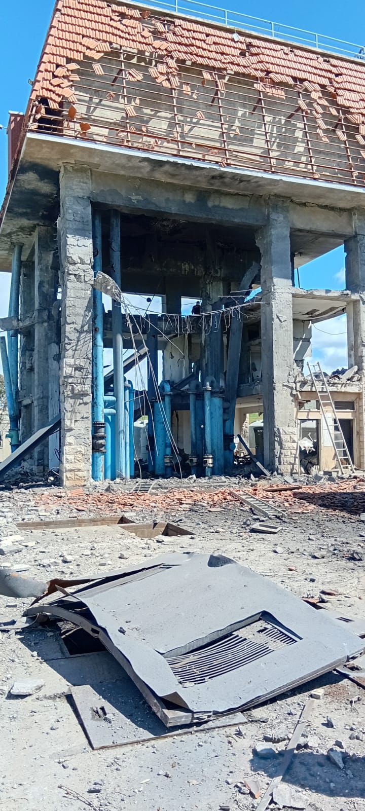 محطة مياه مرج الخوخ بعد قصفها من قبل العدو الإسرائيلي مساء أمس